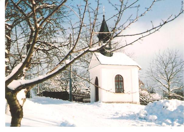kaplička v zimě
